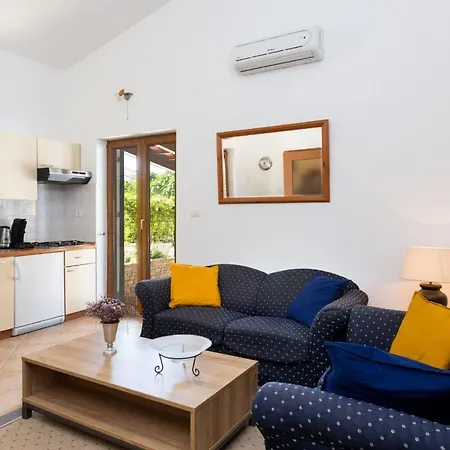 Apartament In Mit Grossem Pool